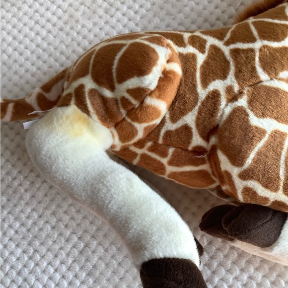 FAO SCHWARZ Large Plush Sitting Giraffe Stuffed Animal Toy - Picture 11 of 16